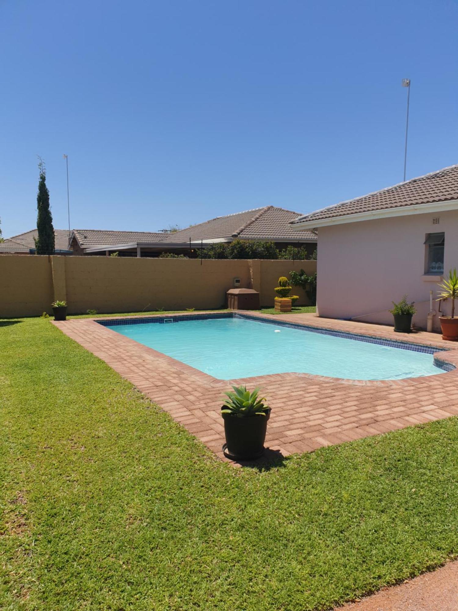 Strand Meadows B&B Gaborone Bagian luar foto