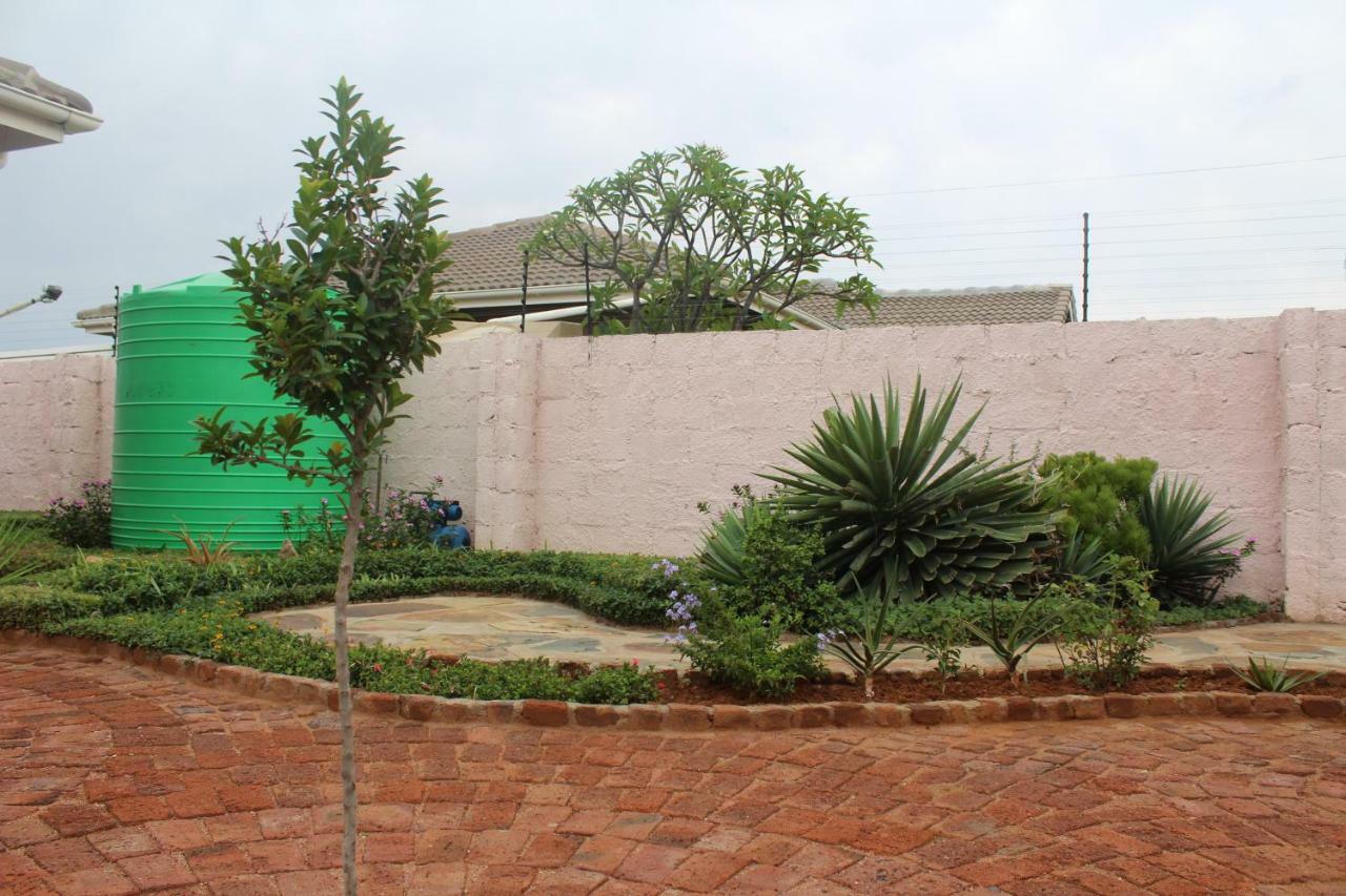 Strand Meadows B&B Gaborone Bagian luar foto